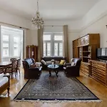 Vintage Build 2 Bedroom 2 Bathroom