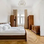Vintage Build 2 Bedroom 2 Bathroom
