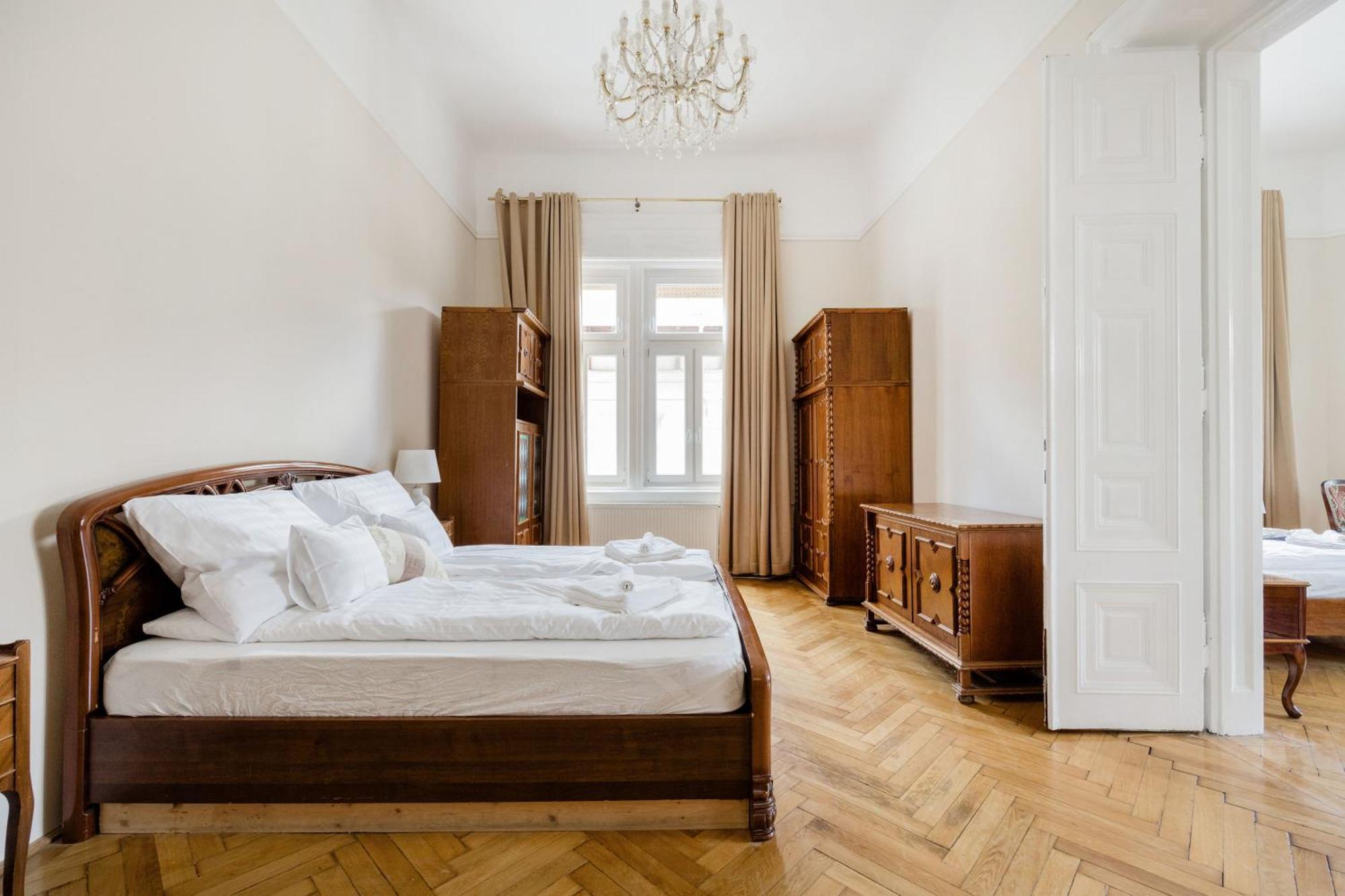 Vintage Build 2 Bedroom 2 Bathroom Lejlighed Budapest
