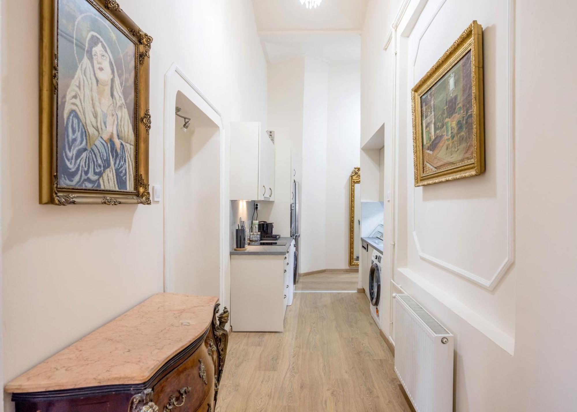 Vintage Build 2 Bedroom 2 Bathroom Budapest