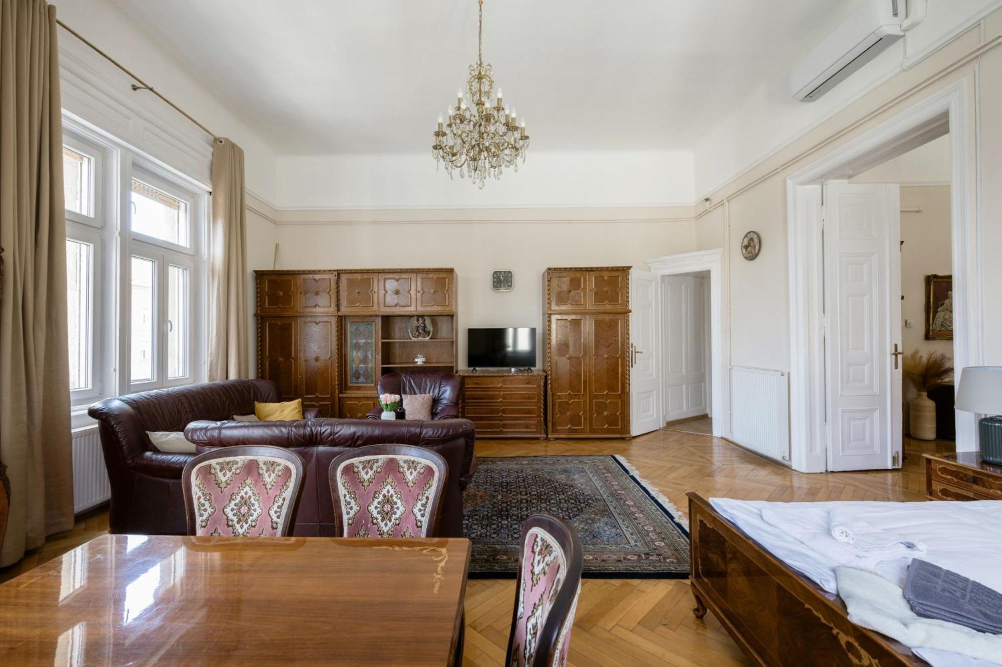 Vintage Build 2 Bedroom 2 Bathroom Apartamento Budapest